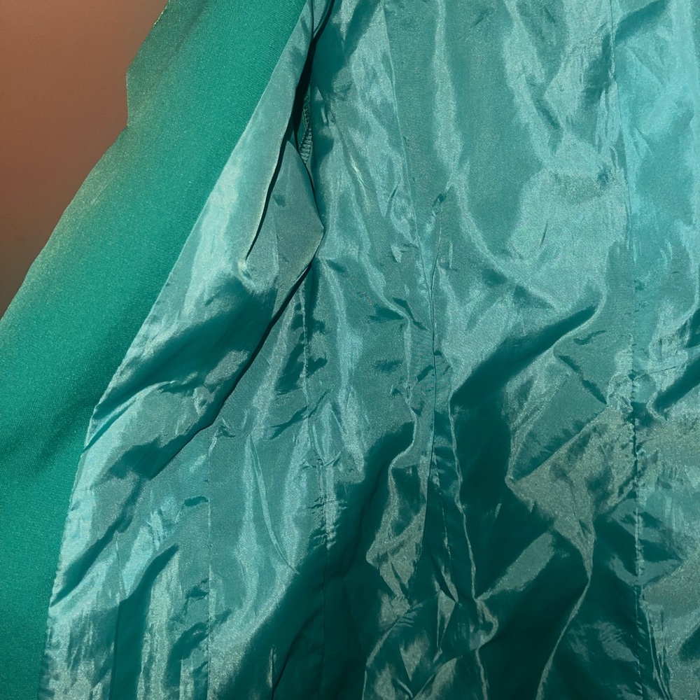 Green blazer size L ( it runs small!) chic attire - Picture 2 of 6